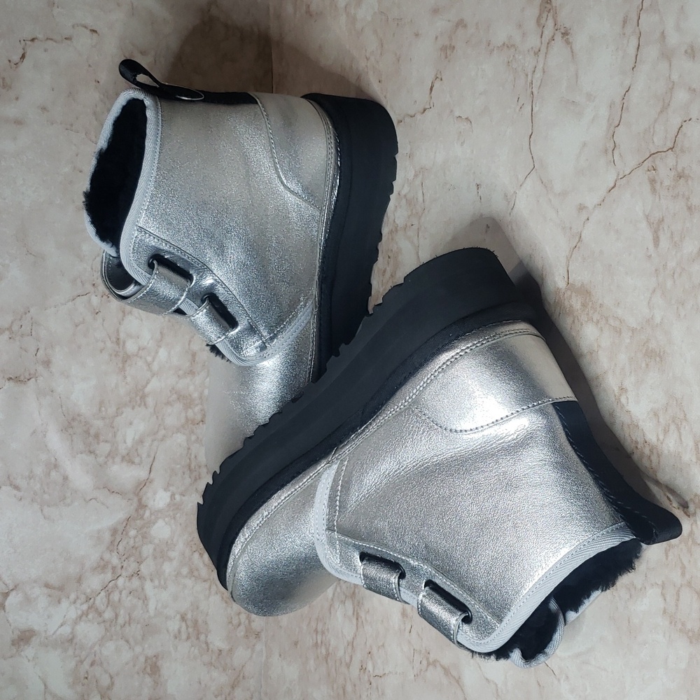 UGG Silver Boots with Black platform - Picture 6 of 9